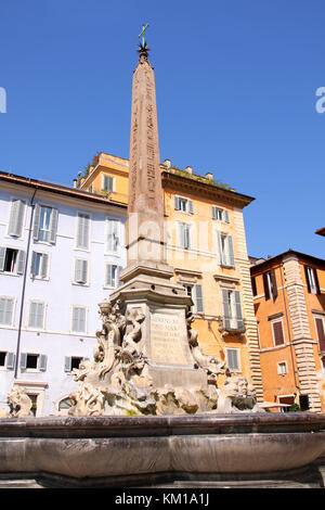 Panthéon, détail de fontaine sur la Piazza della Rotonda à Rome, Italie Banque D'Images