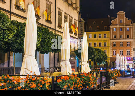 Wroclaw, Pologne, le 27 janvier 2016 : Vue de nuit sur la place du marché et de la mairie de Wroclaw. wroclaw est la plus grande ville de l'ouest de la Pologne et historique Banque D'Images