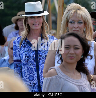 WELLINGTON, FL - AVRIL 24: L'actrice Bo Derek lance la pièce et accueille avant Orchard Hill vaincre Dubaï dans le championnat américain Polo Open tenu à l'International Polo Club Palm Beach. Bo Derek est une actrice américaine de cinéma et de télévision, producteur de film, et modèle peut-être mieux connu pour son rôle de percée dans le film 10 de 1979 le 24 avril 2016 à Wellington, Floride. Personnes: Bo Derek Banque D'Images