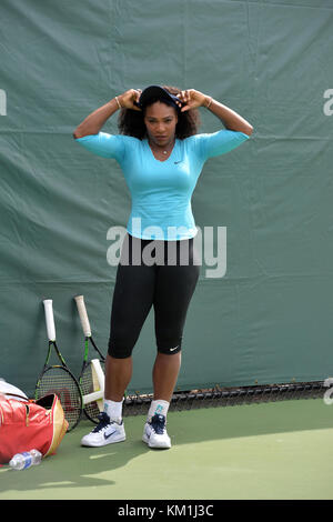 Serena Williams pour les pompes ouvertes, Miami Crandon Park Tennis Center, Miami, Journée Portes Ouvertes 23/03/2016. Banque D'Images