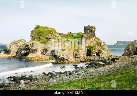 16E C. Kinbane Castle sur Kinbane Head près de Ballintoy sur la côte entre Ballycastle et Bushmills, Irlande du Nord. Banque D'Images