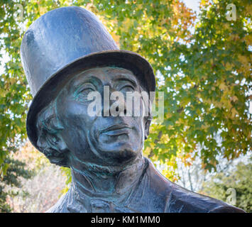 Close up of bronze statue de Hans Christian Andersen à Solvang, Californie, États-Unis Banque D'Images