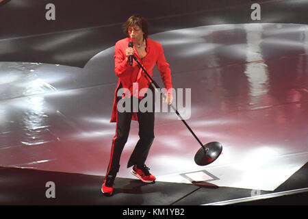 Rome, Italie. 09Th dec 2017. Le chanteur italien et song-writer Gianna Nannini effectue pendant un concert live de l'amore gigante tour au palalottomatica de Rome. crédit : Michele longo/pacific press/Alamy live news Banque D'Images