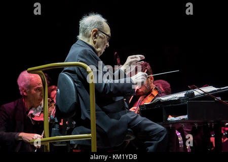 Milano, Italie. 09Th dec 2017. maestro Ennio Morricone lors du concert qui a eu lieu le 02 décembre au mediolanum forum de Milan. crédit : luca marenda/pacific press/Alamy live news Banque D'Images