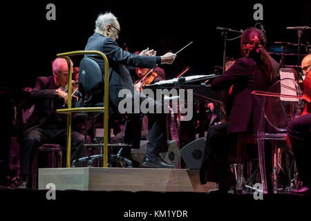 Milano, Italie. 09Th dec 2017. le maestro Ennio Morricone pendant le concert complet, qu'il a eu lieu à Milan le 02 décembre et qui reprendra le 06 mars 2018. crédit : luca marenda/pacific press/Alamy live news Banque D'Images