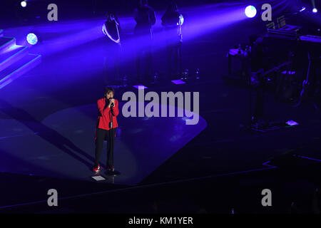 Rome, Italie. 09Th dec 2017. Le chanteur italien et song-writer Gianna Nannini effectue pendant un concert live de l'amore gigante tour au palalottomatica de Rome. crédit : Michele longo/pacific press/Alamy live news Banque D'Images