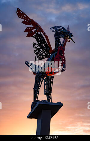 Nouvelle statue Liverbird Shopping Park à Liverpool. Faite pour ressembler le Meccano Banque D'Images