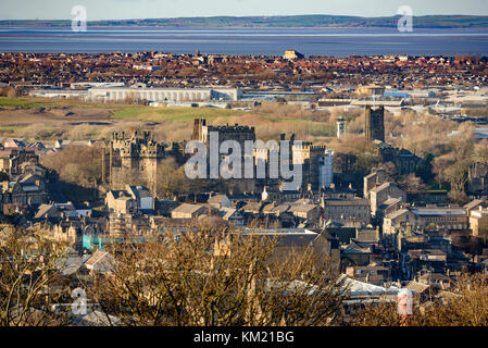 Vue aérienne de Lancaster. Château de Lancaster. La baie de Morecambe Banque D'Images