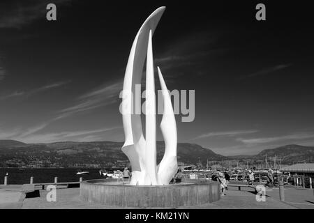 L'esprit de la voile sculpture, parc de la ville, la Ville de Kelowna, Okanagan Lake, British Columbia, Canada. Banque D'Images