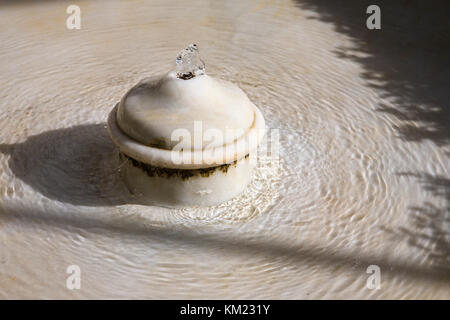 Détail fontaine, jardin de los Adarves, Alcazaba, Alhambra, Grenade, Andalousie, Espagne Banque D'Images