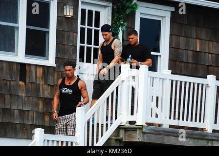 SEASIDE HEIGHTS, NJ - 15 JUILLET : Paul Delvecchio filme sur place pour 'Jersey Shore' le 15 juillet 2011 à Seaside Heights, New Jersey. Les gens : Paul Delvecchio Banque D'Images