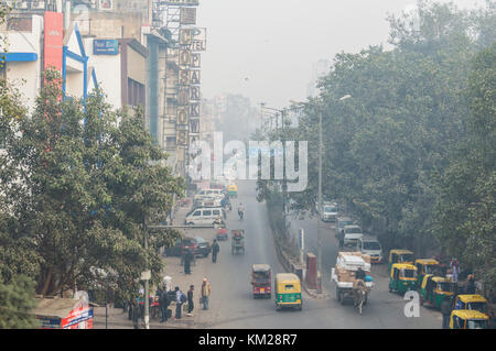 Delhi, Inde. 06Th dec 2017. smog épais couvre delhi, laissant des millions de personnes sans un air frais. crédit : irynka hromotska/pacific press/Alamy live news Banque D'Images