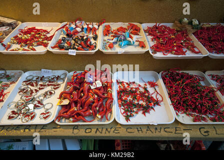 Cornes de la chance pour la vente dans la Via San Gregorio Armeno, Naples, Campanie, Italie Banque D'Images