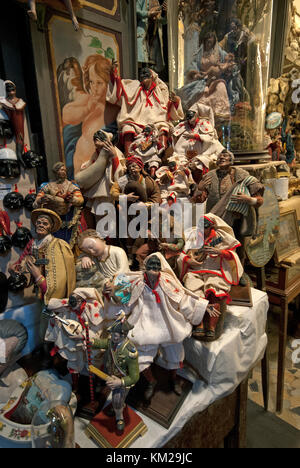 Statues en terre cuite pour la vente dans la Via San Gregorio Armeno, Naples, Campanie, Italie Banque D'Images