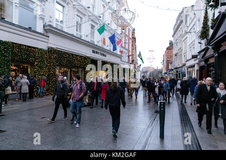 Dublin, Irlande. 19Th Mar, 2017. Brown Thomas sur Grafton Street. Dimanche occupé avec les commerçants et les acheteurs se prépare pour Noël Banque D'Images