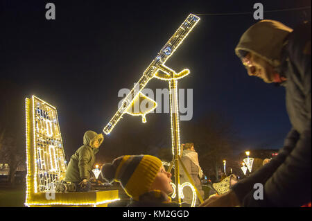 Siège de Jan Heweliusz comme un télescope optique avec des décorations de Noël dans la vieille ville de Gdansk, Pologne. 31/12/2017 3ème © Wojciech Strozyk / Alamy Live News Banque D'Images