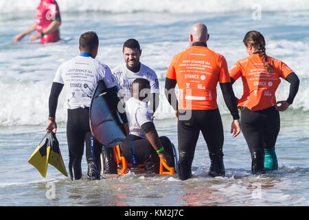 La Jolla, CA, États-Unis. 2 décembre 2017. ISA World Adaptive Surfing Championship Credit : Daren Fentiman/ZUMA Wire/Alamy Live News Banque D'Images