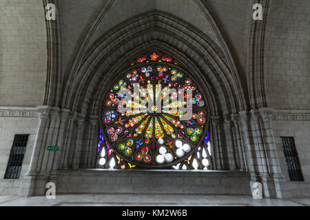 La fenêtre de la Rose, la Basílica del Voto Nacional (la Basilique de la vache nationale), Quito, Equateur Amérique du Sud Banque D'Images