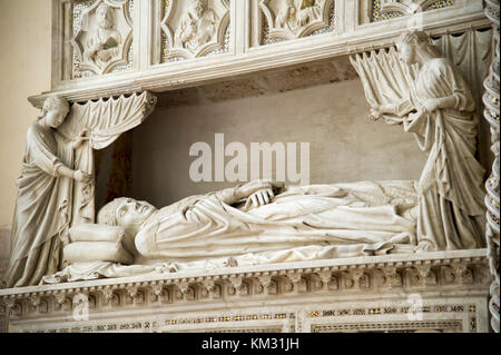 Monument funéraire au Pape Benoît XI dans gothique Basilique de San Domenico (Basilique de Saint Dominique) à Pérouse, Ombrie, Italie. 30 août 2017 © Wojci Banque D'Images