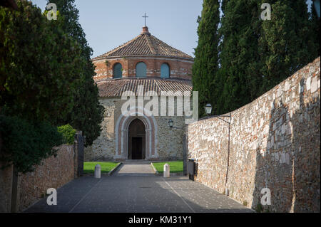 Début de l'époque romane avec des influences byzantines 5 au 6 siècle Chiesa di San Michele Arcangelo (Temple de Sant'Angelo) à Pérouse, Ombrie, Italie. Au 30 Banque D'Images