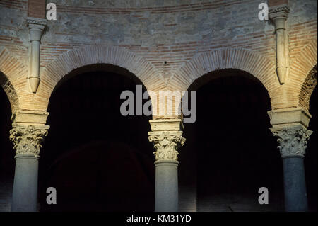 Début de l'époque romane avec des influences byzantines 5 au 6 siècle Chiesa di San Michele Arcangelo (Temple de Sant'Angelo) à Pérouse, Ombrie, Italie. Au 30 Banque D'Images