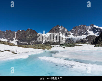 Lac alpin en Valteline - haute montagne et trekking Banque D'Images
