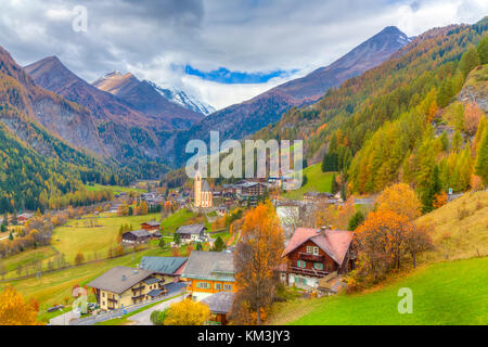 L'église de St Vincent, à Heiligenblut, le Tyrol, la Carinthie, en Autriche, en Europe. Banque D'Images