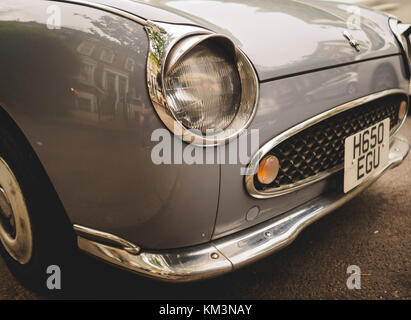 Détail d'un classique Nissan Figaro garé dans une rue de Londres (UK). Juillet 2017. Le format paysage. Banque D'Images