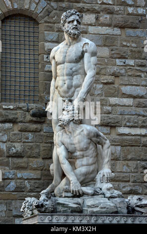 Statue de Baccio Bandinelli d'Hercule et Cacus Palazzo Vecchio à la "Piazza della Signora' Florence Toscane Italie Banque D'Images