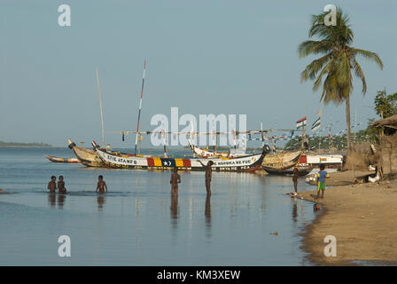 La plage de la ville Ada Foah, Greater Accra, Ghana, région de l'Afrique de l'ouest, l'afrique © marco vacca/sintesi/Alamy stock photo *** *** légende locale Banque D'Images