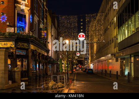 Londres, UK - Décembre 2nd, 2017 : les lumières de Noël sur la rue James, une destination populaire pour les acheteurs de west end, attirent des milliers de Londoniens et tou Banque D'Images