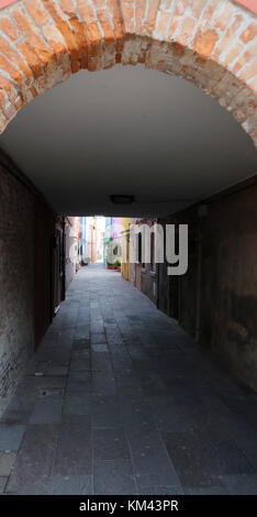 En Italie Burano est une île près de Venise célèbre pour ses maisons colorées Banque D'Images