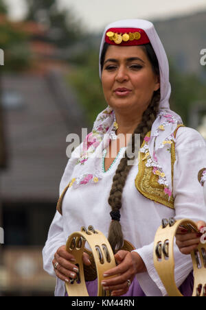 SARAJEVO, Bosnie-herzégovine - 20 août 2017 : Portrait d'un musicien de Bosnie vêtements traditionnels Banque D'Images