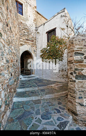 Une allée dans le château (Kastro) de chora dans l'île de Naxos, Grèce Banque D'Images