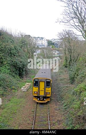 Le service de train côtier pour St Ives Cornwall UK Banque D'Images