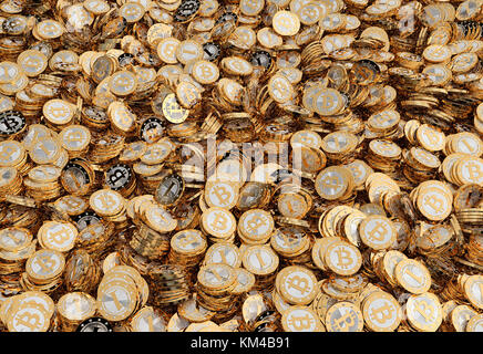 Pile de bitcoins d'or - rendu 3D. Banque D'Images