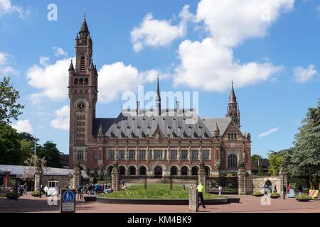 Pays-Bas : le Palais de la paix à la Haye. Il abrite la Cour internationale de Justice, qui est le principal organe judiciaire des Nations Unies. Photo de 20. Mai 2017. | utilisation dans le monde entier Banque D'Images