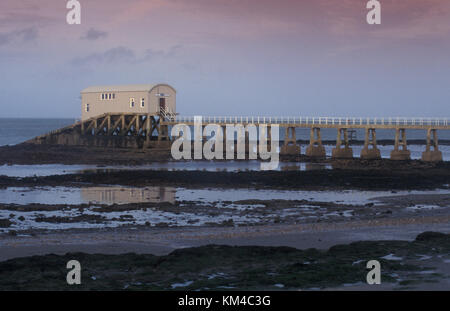 Bembridge pier & station de sauvetage de la RNLI, Isle of Wight, Hampshire, Angleterre Banque D'Images