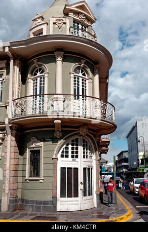 Le vieillissement l'architecture coloniale espagnole à San Jose, Costa Rica Banque D'Images