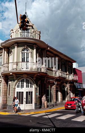 Le vieillissement l'architecture coloniale espagnole à San Jose, Costa Rica Banque D'Images