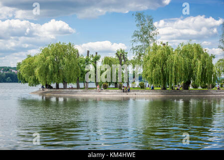 L'île dite d'Amour sur l'étang de Ternopil dans le parc de Taras Shevchenko dans la ville de Ternopil, centre administratif de l'oblast de Ternopil dans l'ouest de l'Ukraine Banque D'Images