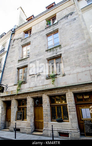 Paris, France. Maison de Nicolas Flamel au No 51 rue de Montmorency. Plus ancienne maison en pierre à Paris. Construit 1407, maintenant un restaurant. Banque D'Images