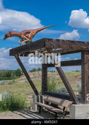 Réplique de dinosaure près du centre des visiteurs, le parc provincial Dinosaur, en Alberta, Canada. Banque D'Images
