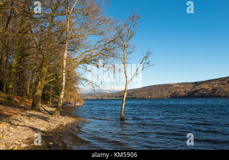 L'eau haute sur l'eau de Coniston Banque D'Images