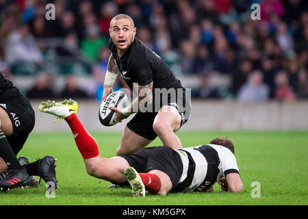 Londres, Royaume-Uni. 04th Nov, 2017. Half Scrum TJ Perenara (All Blacks, 9) de Nouvelle-Zélande lors du match de rugby de la Coupe Killik entre le Barbarians FC et la Nouvelle-Zélande à Londres, Royaume-Uni, le 4 novembre 2017. Crédit : Jürgen Keßler/dpa/Alamy Live News Banque D'Images