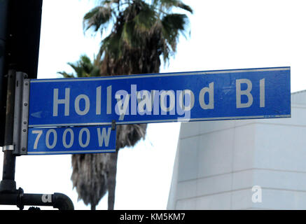 HOLLYWOOD, CA - 4 décembre : une vue générale de l'atmosphère sur le Hollywood Walk of Fame sur Hollywood Boulevard le 4 décembre 2017 à Hollywood, Californie. Photo de Barry King/Alamy Live News Banque D'Images