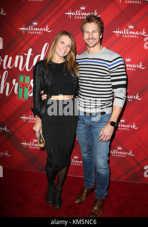 Los Angeles, Californie, États-Unis. 4 décembre 2017. Rusty Joiner, Charity Walden Joiner, Lors Du Screening Du « Noël À Holly Lodge » De Hallmark Channel Au Grove De Los Angeles, Californie, Le 4 Décembre 2017. Crédit: Faye Sadou/Media Punch/Alay Live News Banque D'Images