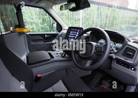 Londres, Royaume-Uni. 5 décembre 2017. Intérieur du nouveau London Electric Vehicle Company TX Electric Taxi devant la centrale électrique de Battersea le 05 décembre 2017. Le nouveau taxi TX respectueux de l'environnement dispose d'une batterie d'entraînement avancée avec une autonomie totale de 377 miles et des coûts de fonctionnement comparables crédit : ZUMA Press, Inc/Alamy Live News Banque D'Images