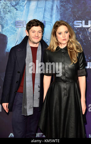 Berlin, Allemagne. 08Th dec 2017. iwan rj management et zoe grisedale assister à l''s.u.m. 1' première mondiale au cinestar sony center le 4 décembre 2017 à Berlin, Allemagne. crédit : geisler-fotopress/Alamy live news Banque D'Images