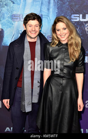 Berlin, Allemagne. 08Th dec 2017. iwan rj management et zoe grisedale assister à l''s.u.m. 1' première mondiale au cinestar sony center le 4 décembre 2017 à Berlin, Allemagne. crédit : geisler-fotopress/Alamy live news Banque D'Images